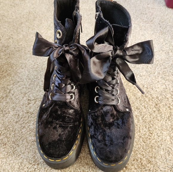Dr. Martens Jadon Max Vegan Black Crushed Velvet Plaform Boots Ribbon Laces Sz 9 - Picture 8 of 12